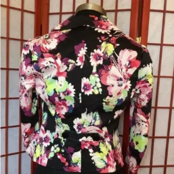 Candie’s Camera Ready Style Cropped Vibrant Floral Jacket Size Medium NEW NWT - Picture 3 of 12